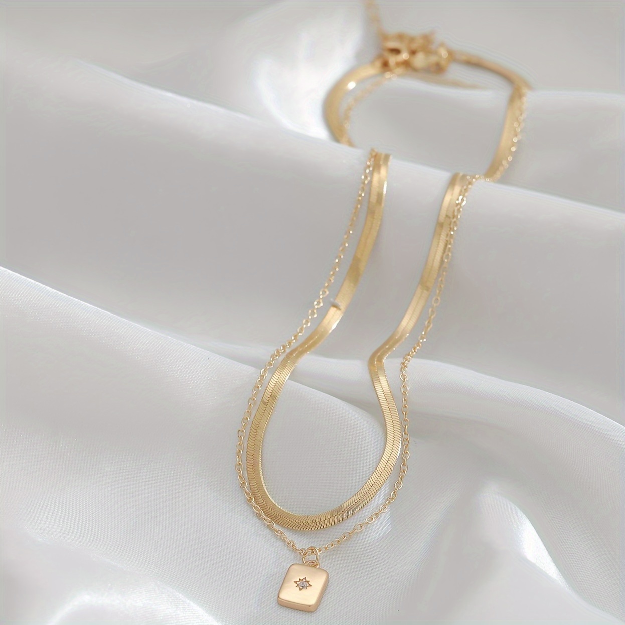 2pcs Golden Wire Zirconia Layered Necklace Set